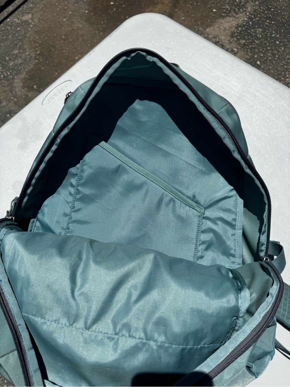 Patagonia Daypack Backpack | Green | Lightweight Hiking, Travel & Everyday Bag - Picture 7 of 7